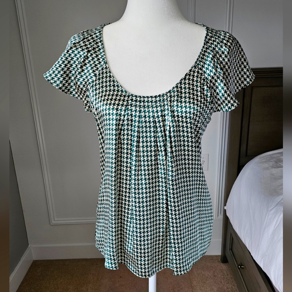 Banana Republic Silk Blouse, Emerald Houndstooth, Scoop neckline
